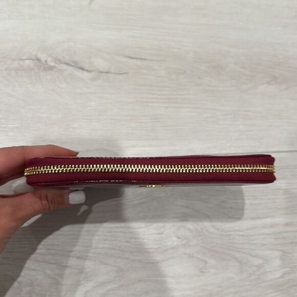 Raspberry Color Tory Burch Wallet - Picture 6 of 9